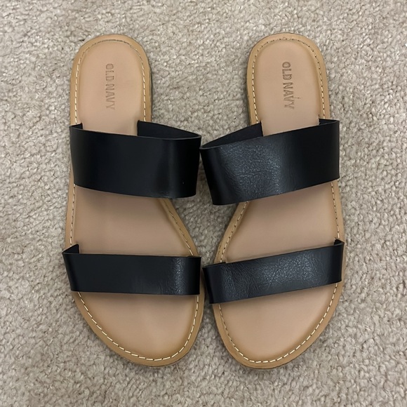 Bundle of 4 Pairs of Women’s Old Navy Sandals and Flip Flops - Size 8 - Picture 2 of 9